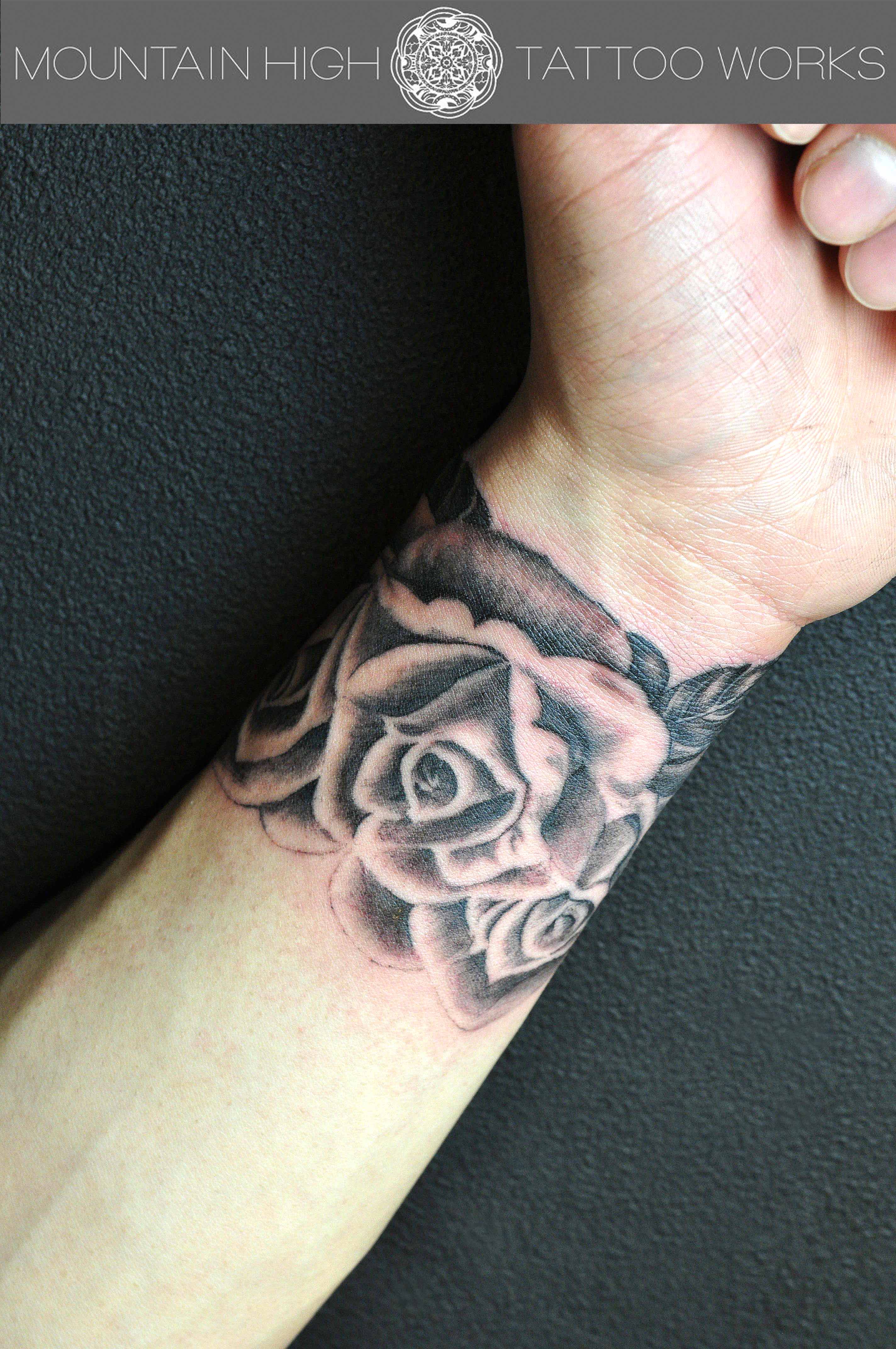 薔薇のタトゥー 札幌のタトゥースタジオ Mountain High Tattoo Works作品集