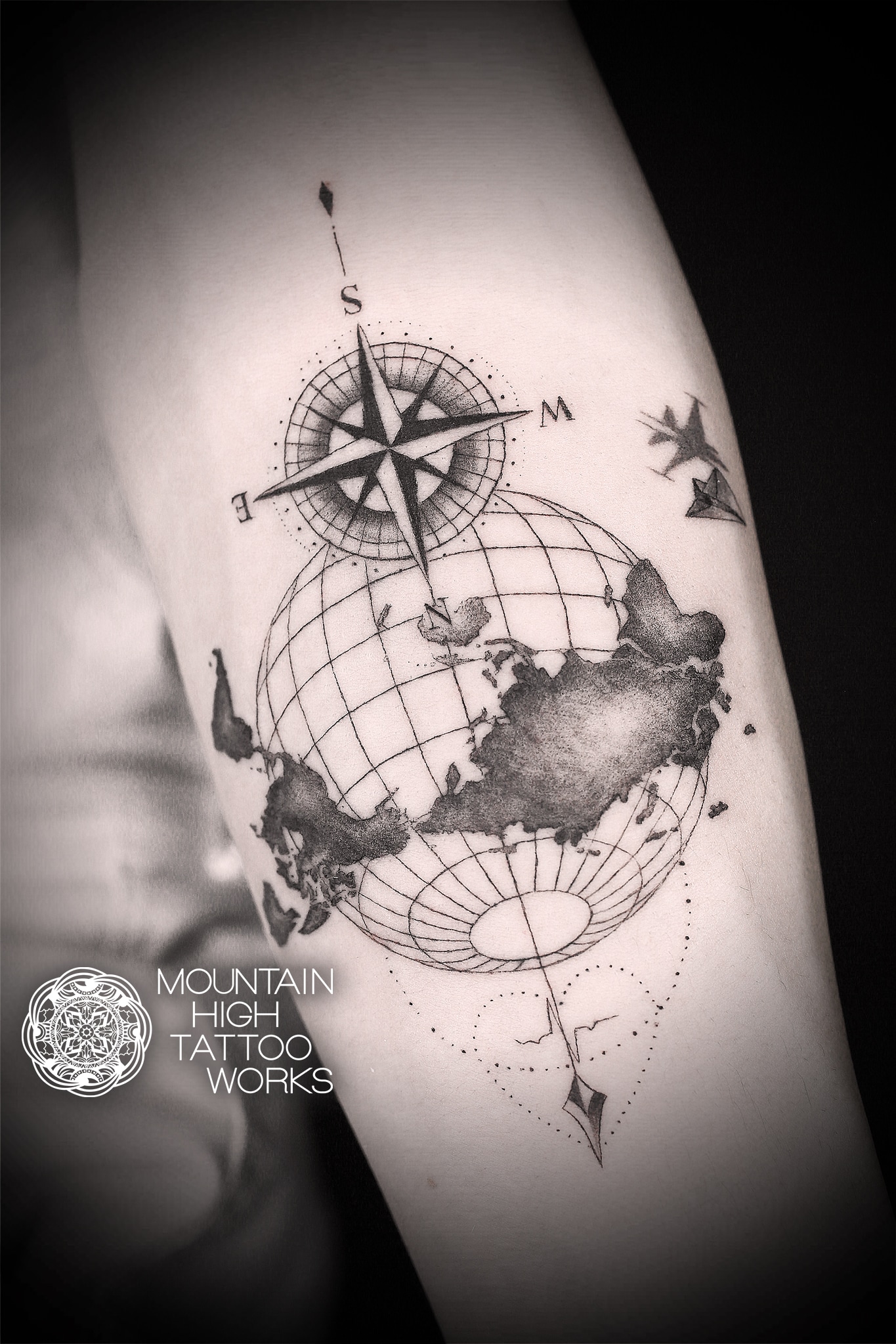 地球儀とコンパスのタトゥー 札幌のタトゥースタジオ Mountain High Tattoo Works作品集