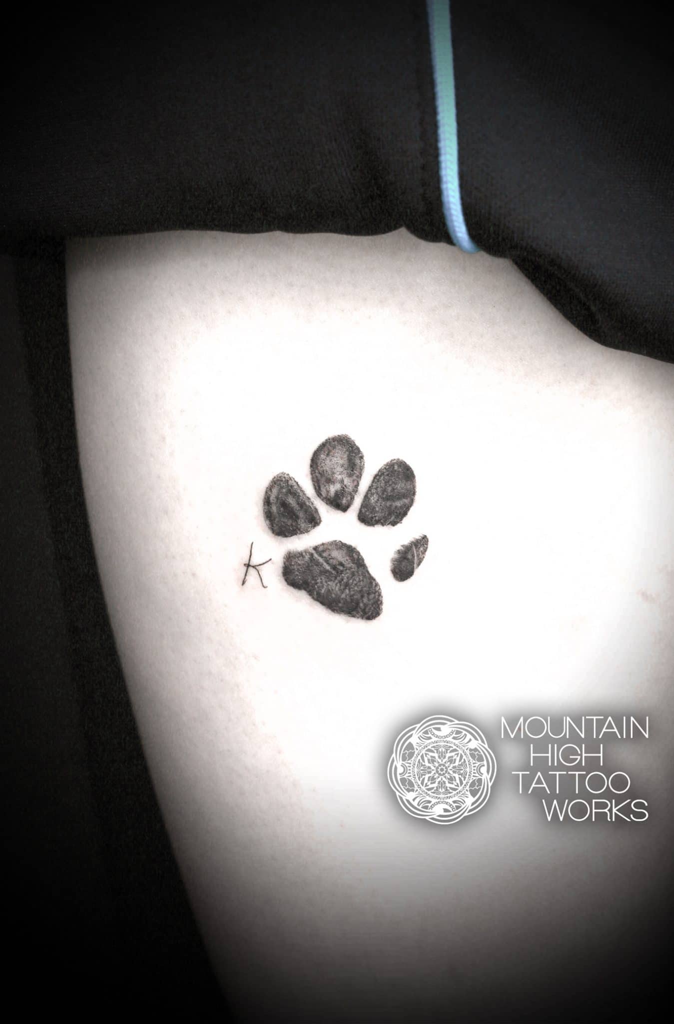 犬の肉球のタトゥー 札幌のタトゥースタジオ Mountain High Tattoo Works作品集